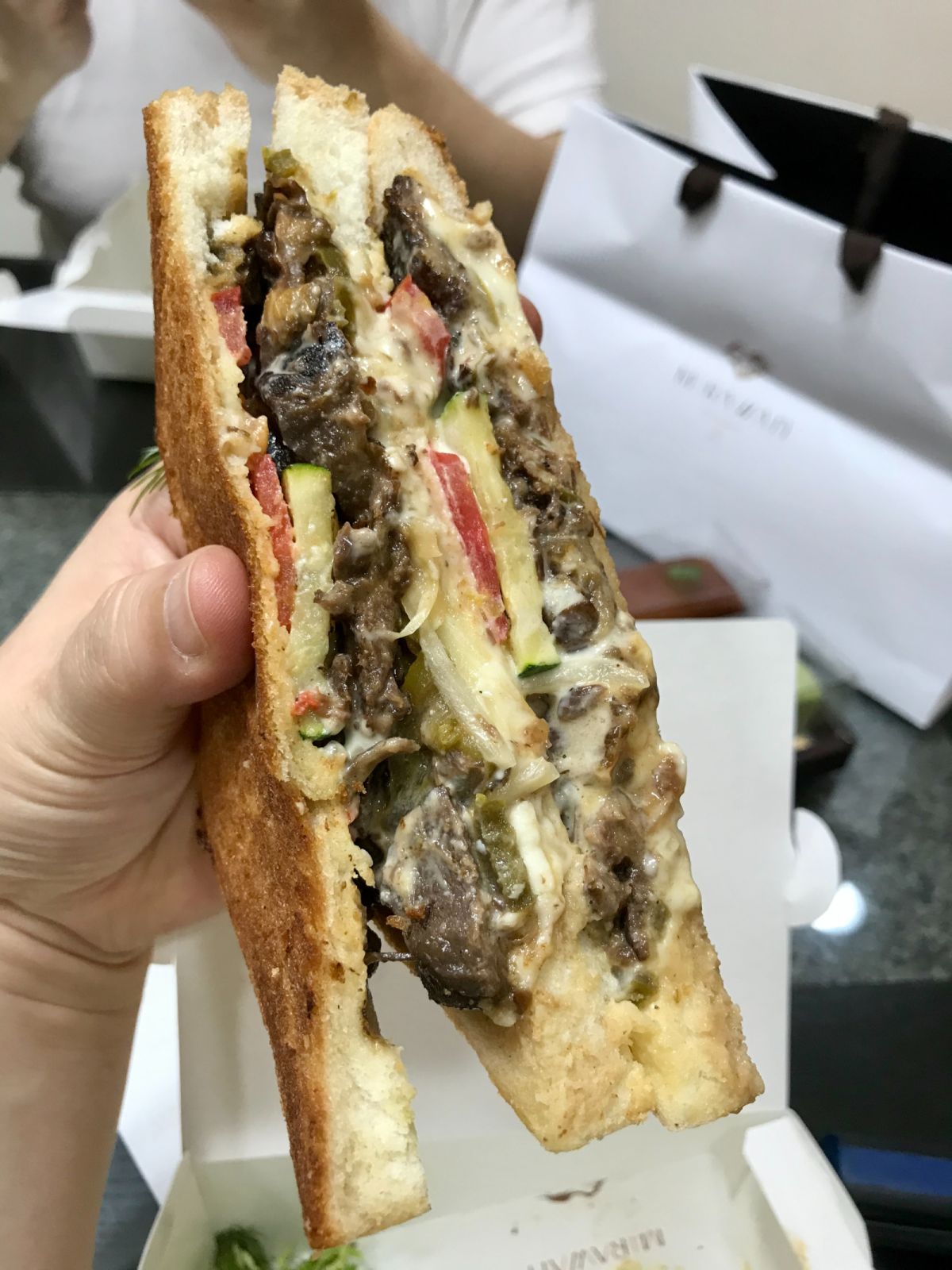 精緻法式餐酒館MiraWan的外賣超靈活，從輕食，甜點到粽子，牛頰三明治從吐司到燉肉，細節不是馬虎。