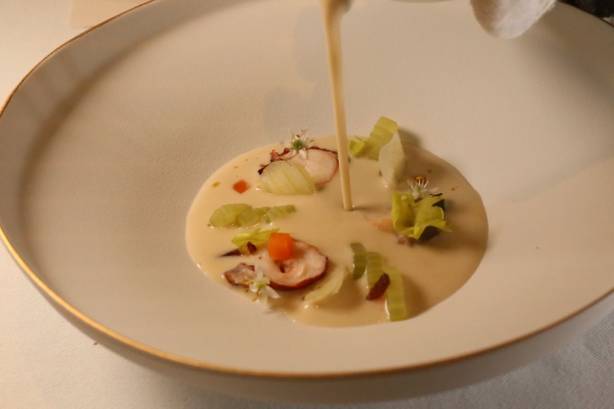 第一次對白豆湯感到驚豔！出自德國米其林三星餐廳主廚 Thomas Buhner顧問，香港主廚楊展浩駐 店的Majesty。