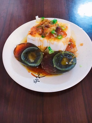皮蛋豆腐是夏日受歡迎的小菜